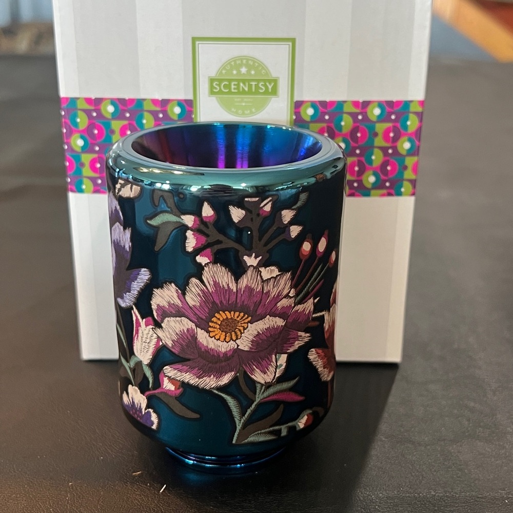 Scentsy Floral Blue Warmer